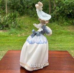 Lladro NAO Daisa'85 Elegant Victorian Lady Wearing Feather Hat & Hand Muff MINT