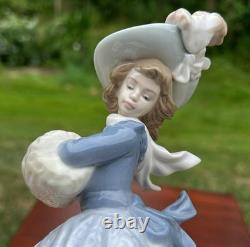 Lladro NAO Daisa'85 Elegant Victorian Lady Wearing Feather Hat & Hand Muff MINT