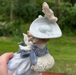 Lladro NAO Daisa'85 Elegant Victorian Lady Wearing Feather Hat & Hand Muff MINT