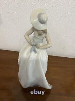 Lladro NAO Diasa porcelain girl in sundress Large figure 1992 Spain. Beautiful