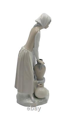 Lladro NAO Girl at the water well fountain #0136 11 1/2 figurine Spain Vintage