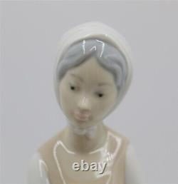 Lladro NAO Girl at the water well fountain #0136 11 1/2 figurine Spain Vintage