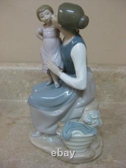 Lladro NAO Mother and Child Figurine