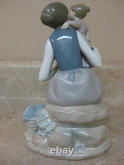 Lladro NAO Mother and Child Figurine