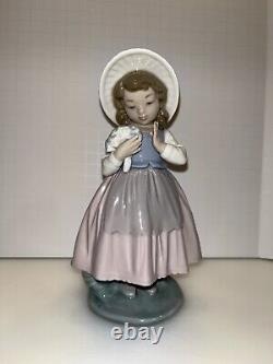 Lladro NAO Porcelain Figurine Girl with Bouquet