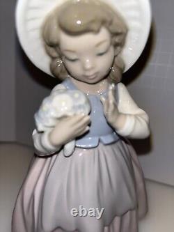 Lladro NAO Porcelain Figurine Girl with Bouquet