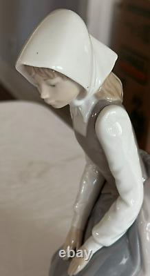 Lladro NAO Sheperdress Girl & Lamb Figurine Handmade in Spain 8.25 Tall