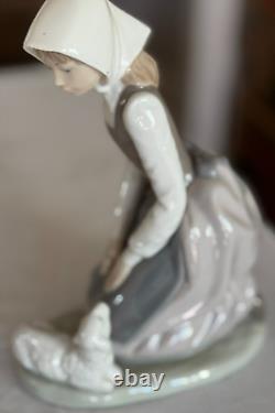 Lladro NAO Sheperdress Girl & Lamb Figurine Handmade in Spain 8.25 Tall