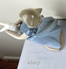 Lladro NAO Spain Figurine Girl with Bunny Rabbit