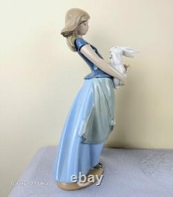 Lladro NAO Spain Figurine Girl with Bunny Rabbit