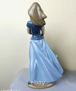 Lladro NAO Spain Figurine Girl with Bunny Rabbit