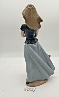Lladro NAO Spain Figurine Girl with Bunny Rabbit 10