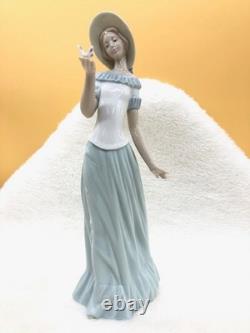 Lladró NAO The Butterfly's Dance Lady Figurine 11.75 Mint No Chips Holiday Gift Lladró NAO The Butterfly's Dance Lady Figurine 11.75 Mint No Chips Holiday Gift