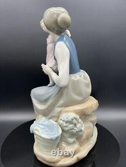 Lladro NAO early The Pampering Mother and Child Daughter Large Figurine 10x 6