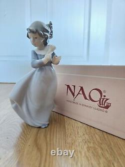 Lladro / Nao 01089 Mis Flores Figurine 1989 Mint With Box