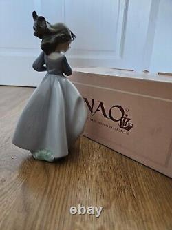 Lladro / Nao 01089 Mis Flores Figurine 1989 Mint With Box