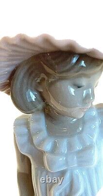 Lladro Nao #1126 April Showers Little Girl Pink Hat