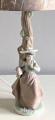 Lladro Nao 1988 Daisa Porcelain Figural Table Lamp With New Shade