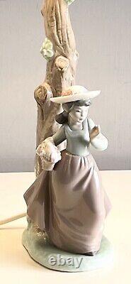 Lladro Nao 1988 Daisa Porcelain Figural Table Lamp With New Shade