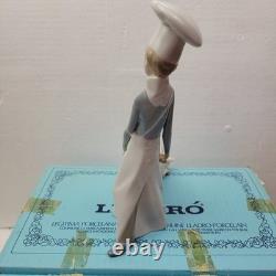 Lladro Nao #4608'Cook In Trouble' Figurine Matte Finish. Mint Condition
