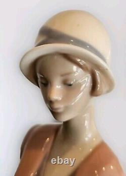 Lladro Nao'Autumn Stroll' 1232 Spain 12 Woman with Cat Retired MINT No Orig Box