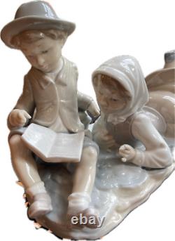 Lladro Nao Boy And Girl Reading Porcelain Figurine RARE