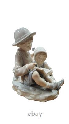 Lladro Nao Boy & Girl Reading