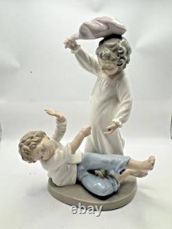 Lladro Nao Children Pillow Fighting Mint Condition No Box #281 1981