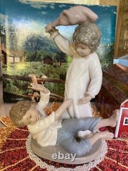 Lladro Nao Children Pillow Fighting Mint Condition No Box #281 1981