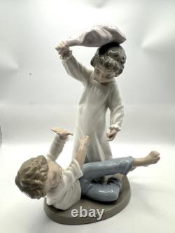 Lladro Nao Children Pillow Fighting Mint Condition No Box #281 1981