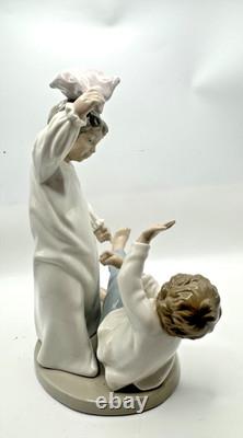Lladro Nao Children Pillow Fighting Mint Condition No Box #281 1981