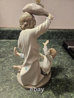 Lladro Nao Children Pillow Fighting Mint Condition No Box #281 1981