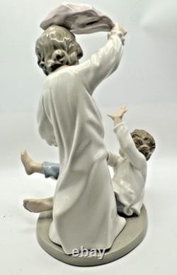 Lladro Nao Children Pillow Fighting Mint Condition No Box #281 1981