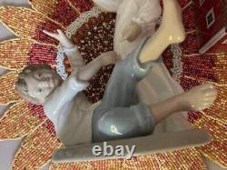 Lladro Nao Children Pillow Fighting Mint Condition No Box #281 1981