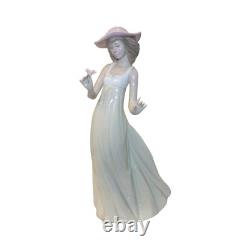 Lladro Nao Collectible Porcelain Figurine Gentle Breeze 10 Tall Girl/Yo