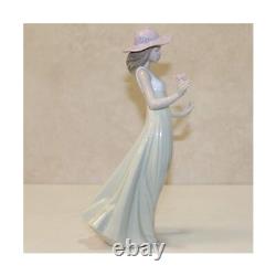 Lladro Nao Collectible Porcelain Figurine Gentle Breeze 10 Tall Girl/Yo Lladro Nao Collectible Porcelain Figurine Gentle Breeze 10 Tall Girl/Yo