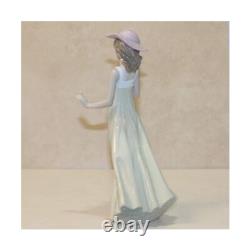 Lladro Nao Collectible Porcelain Figurine Gentle Breeze 10 Tall Girl/Yo Lladro Nao Collectible Porcelain Figurine Gentle Breeze 10 Tall Girl/Yo