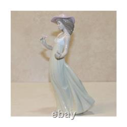 Lladro Nao Collectible Porcelain Figurine Gentle Breeze 10 Tall Girl/Yo