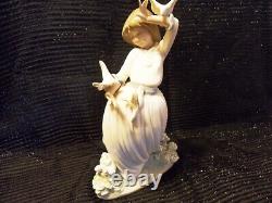 Lladro Nao Daisa 1984 Girl Figurine Dancing With Doves