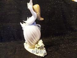 Lladro Nao Daisa 1984 Girl Figurine Dancing With Doves