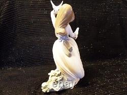 Lladro Nao Daisa 1984 Girl Figurine Dancing With Doves