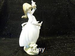 Lladro Nao Daisa 1984 Girl Figurine Dancing With Doves