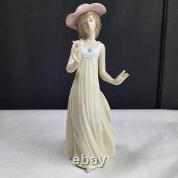 Lladro Nao Daisa Porcelain Figurine Beige Large Hand-Painted 1991