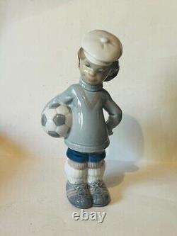 Lladro Nao Daisa Spain figurine statue sculpture Soccer Boy 4967 Huerta Player