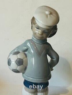 Lladro Nao Daisa Spain figurine statue sculpture Soccer Boy 4967 Huerta Player