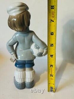 Lladro Nao Daisa Spain figurine statue sculpture Soccer Boy 4967 Huerta Player