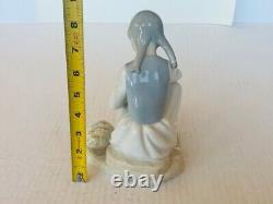 Lladro Nao Daisa Spain porcelain statue sculpture 86 girl holding foot shoe feet