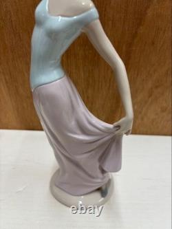 Lladró (Nao) Dancing Girl Figurine