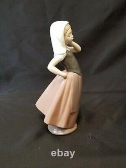 Lladro Nao Dasia 1982 Retired figure. Handmaid in Spain