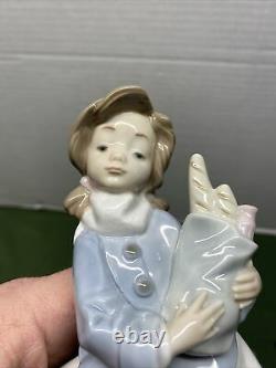Lladro Nao Figure 7 1/2in Girl WithBread Great Condition